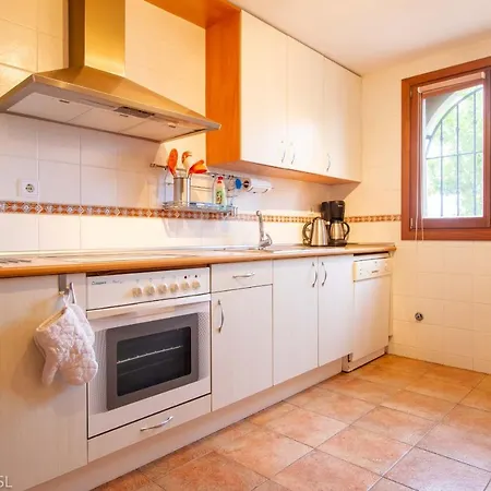 Comoda Casa Con Puerta A La Piscina *