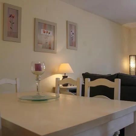 Comoda Casa Con Puerta A La Piscina Holiday home