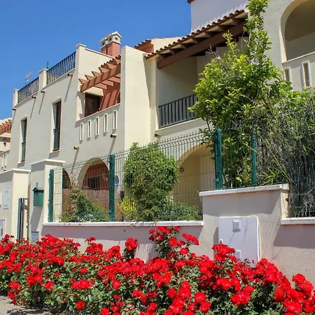 Comoda Casa Con Puerta A La Piscina Holiday home