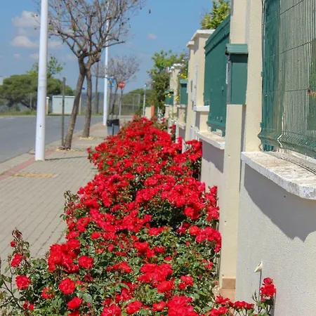 Comoda Casa Con Puerta A La Piscina *