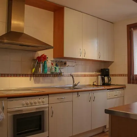 Comoda Casa Con Puerta A La Piscina